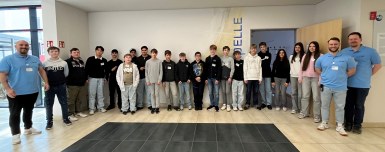 Boys Day & Girls Day 2025 - Gruppenfoto von den Teilnehmer/innen und den Organisatoren
