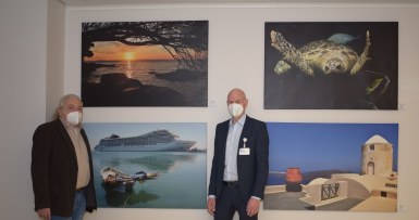 Hobbyfotograf Ernst Moritz mit Geschäftsführer Andreas Leipert
