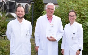 Oberarzt Dr. med. C. Stapf, Chefarzt PD Dr. med. K. Ehlenz und Oberärztin Dr. med. T. Hoffmann