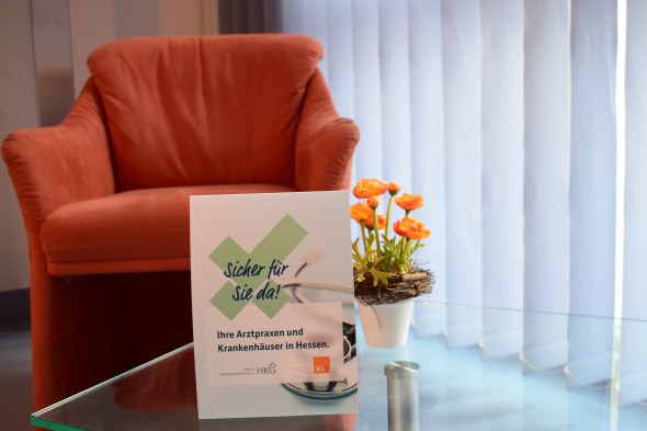 Teilnahme Kampagne Sicher für Sie da_Aufsteller im Krankenhaus