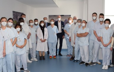 Baumaßnahmen - Projektgruppe und ger. Team eröffnen Station 5A