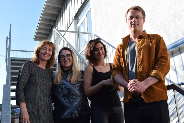 Pflegedirektorin Simone Maikranz mit den frisch gebackenen Gesundheits- und Krankenpflegern vom St. Josefs Krankenhaus Balserische Stiftung (Sandra Felsing fehlt). CR: Jokba.