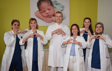 Chefarzt Dr. Eskef und sein ärztliches Team