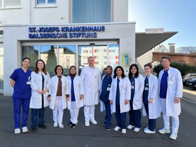 Chefarzt Dr. Eskef und sein ärztliches Team