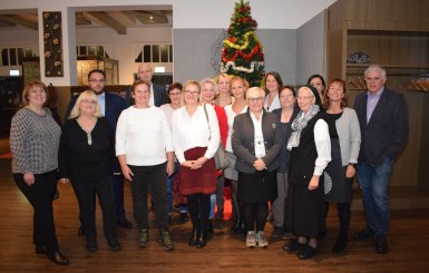Gruppenfoto unserer Dienstjubilare und der Gratulanten aus der Krankenhausleitung