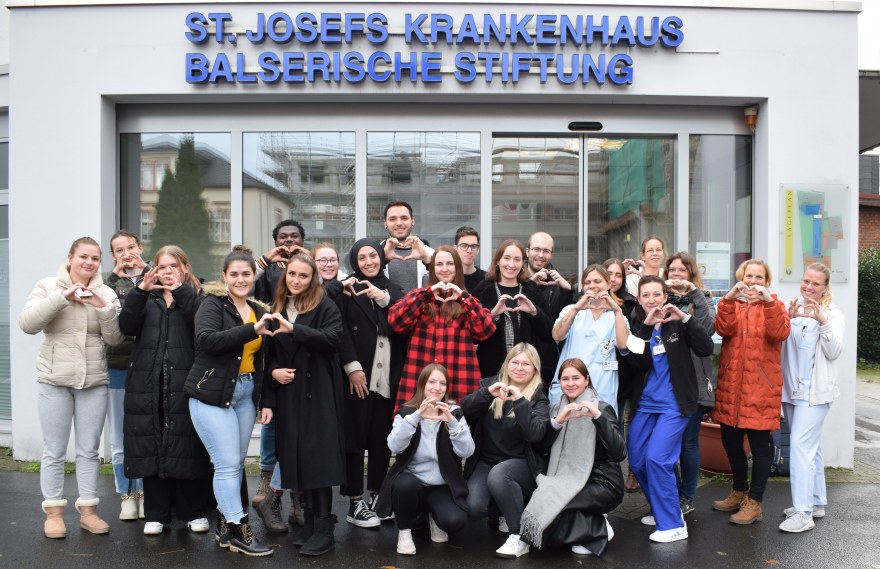 Azubis leiten eine Station - Gruppenfoto am Abschlusstag 5