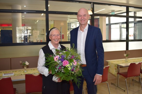 Hausoberin Sr. Theresa und Geschäftsführer Andreas Leipert
