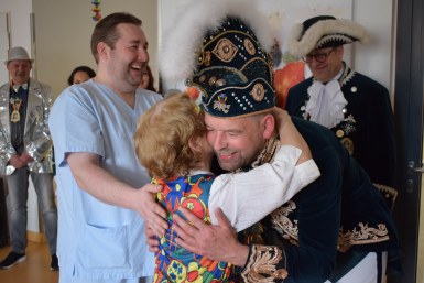 Patientin der Geriatrischen Tagesklinik mit Prinz Andreas I.