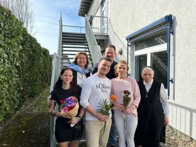 Unsere frisch gebackenen Pflegefachkräfte vom Kurs F 22/25