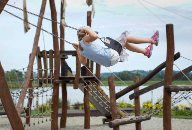 Helfen und Spenden Bauprojekt Spielplatz Jokba