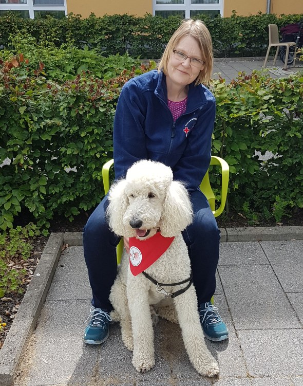 Therpiehund Enzo und Frauchen Sabiene Lienau_CR Hannah Lißfeld
