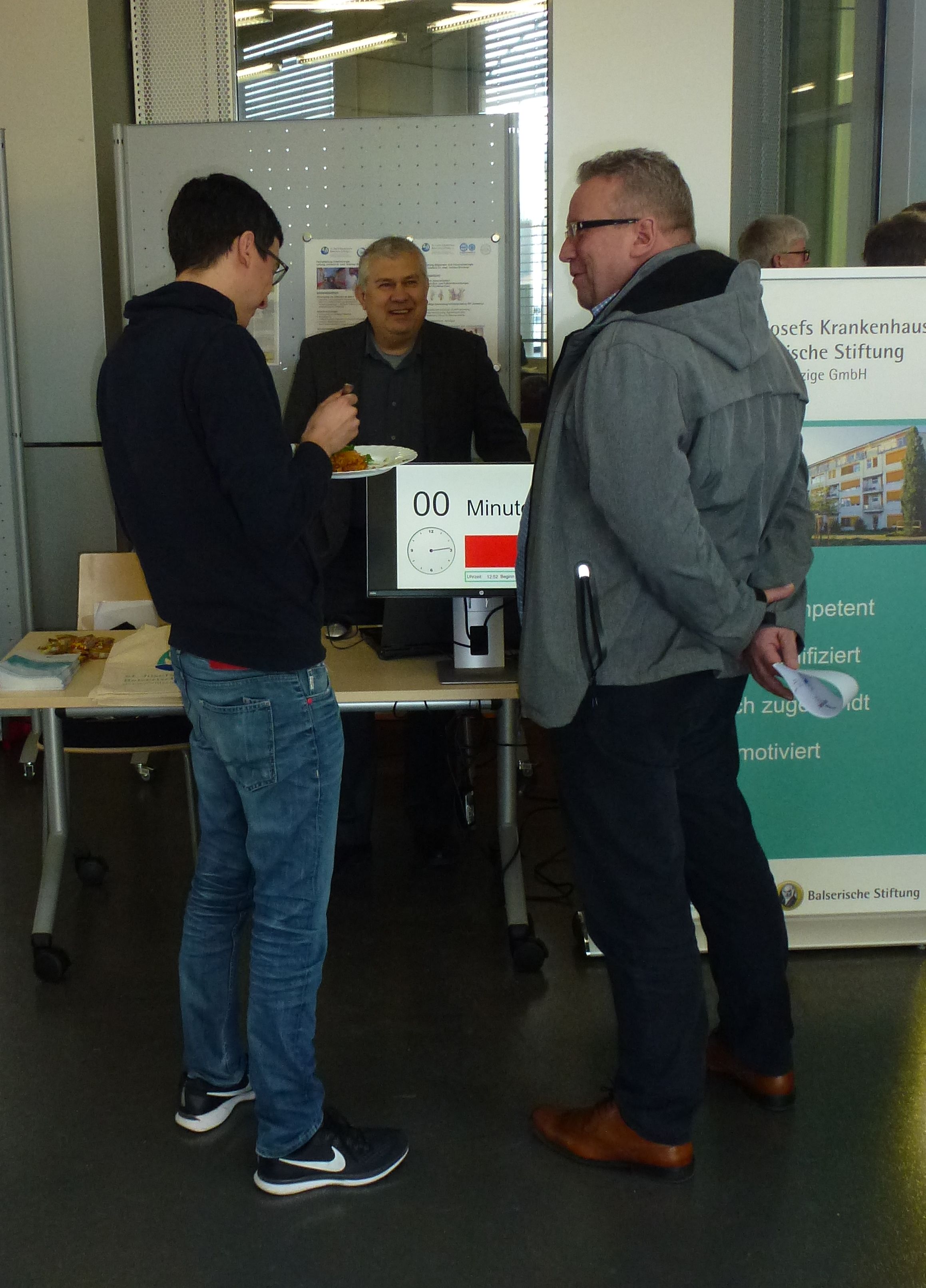 Dr. Akinci am Stand